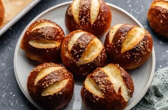 Do-it-yourself Pretzel Rolls