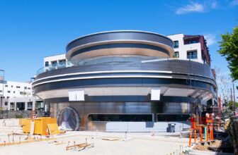 I Hate the Tesla Drive-In As a result of It Seems to be So Rattling Cool